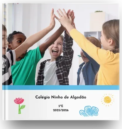 Capa de álbum de turma com crianças da creche.